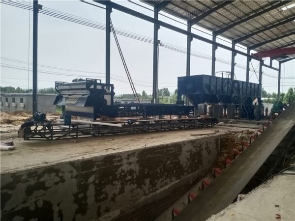 臨沂客戶(hù)履帶式壓濾機(jī)現(xiàn)場(chǎng)